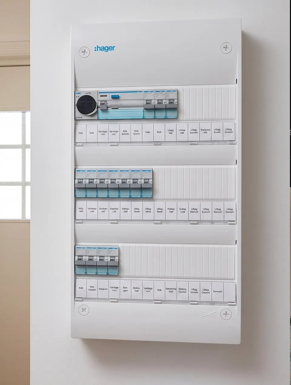 Modern elcentral installerad i en villa